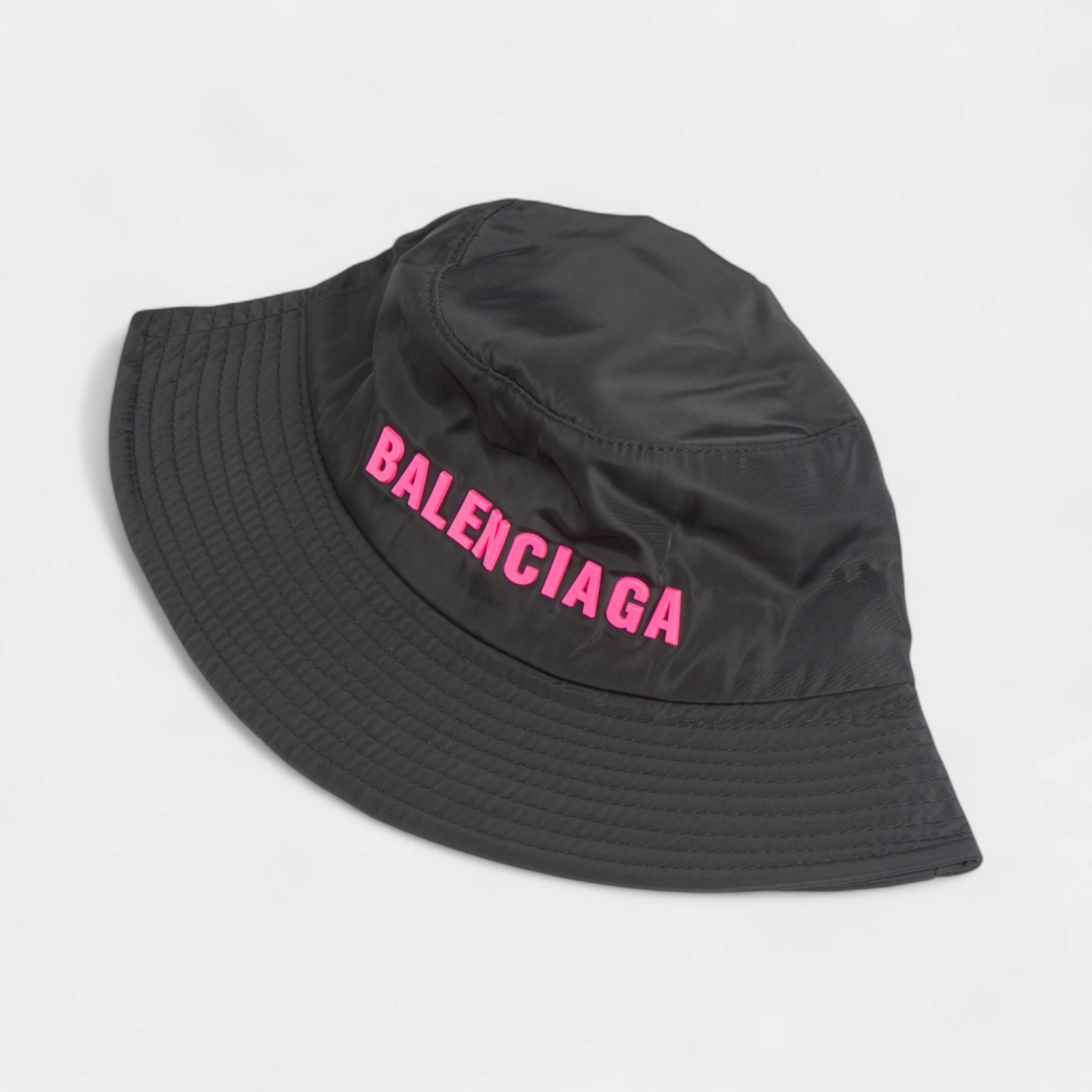 قبعة Balenciaga باكيت