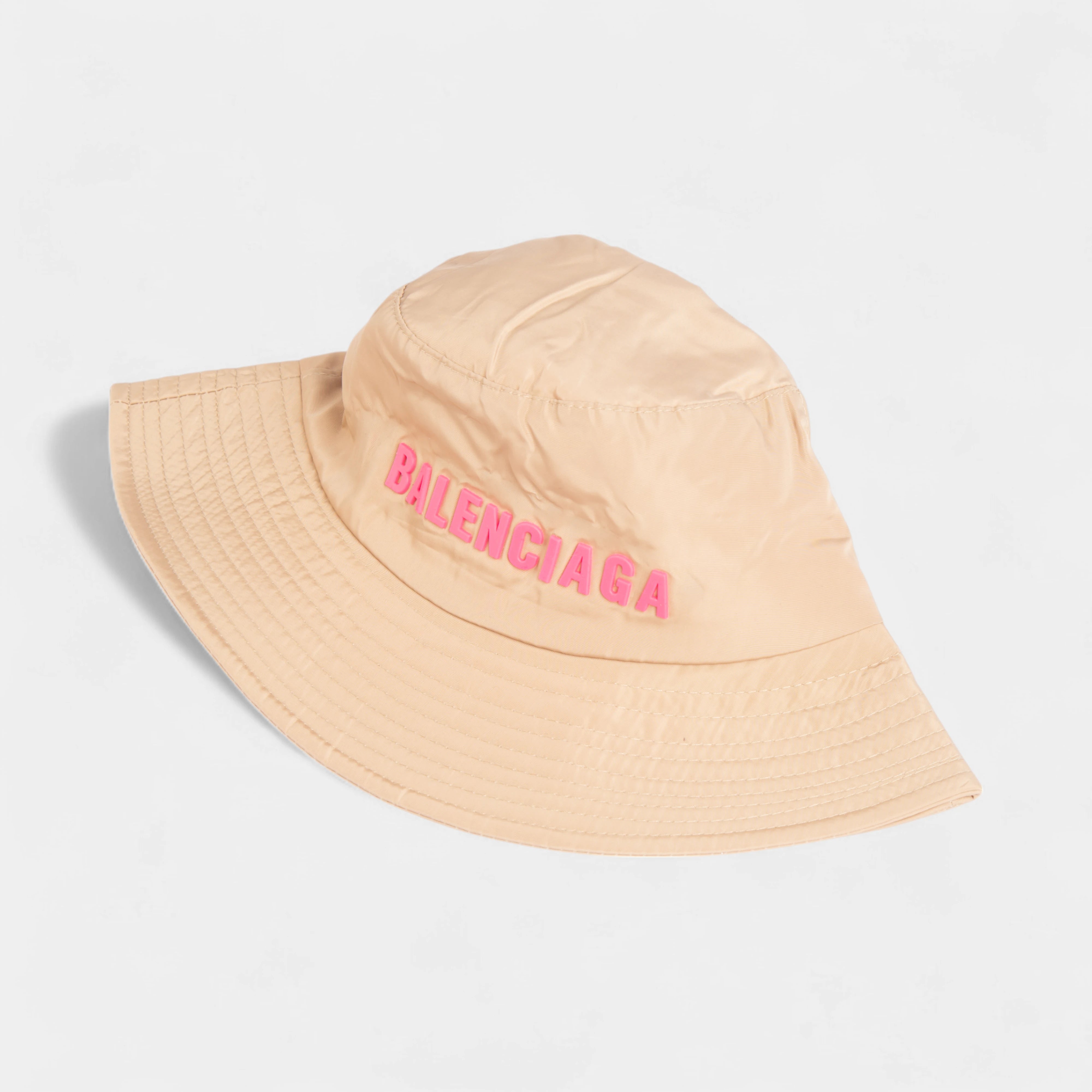 قبعة Balenciaga باكيت